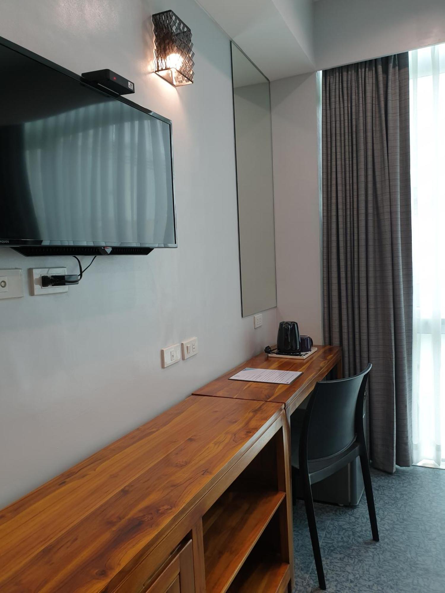 Li Mkt Makati City Екстер'єр фото
